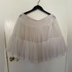 Pre-Owned White Petticoat with Lace Trim